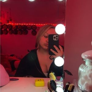 Meet your Posher, Emilee